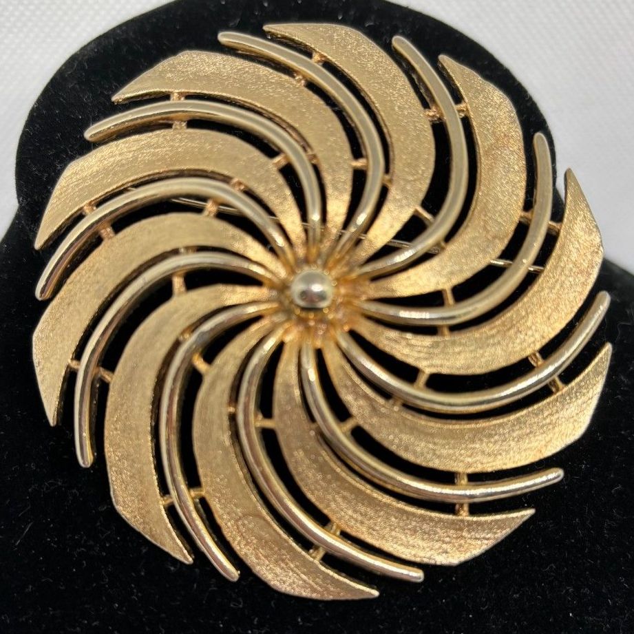 Large Vintage Sarah Coventry Brooch 18$